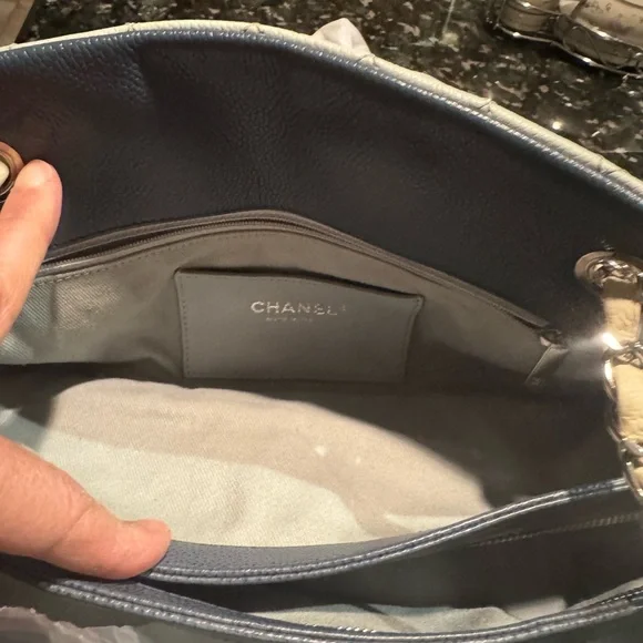 CHANEL Quilted caviar leather Shoulder Bag - Seafoam color with light blue - Picture 5 of 14